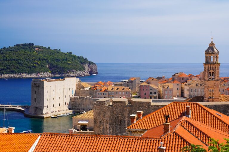 photo 1668447704654 12d3c721e35c