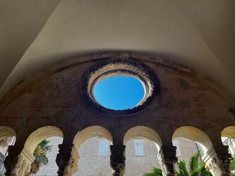 photo 1713529035120 3747921f243d