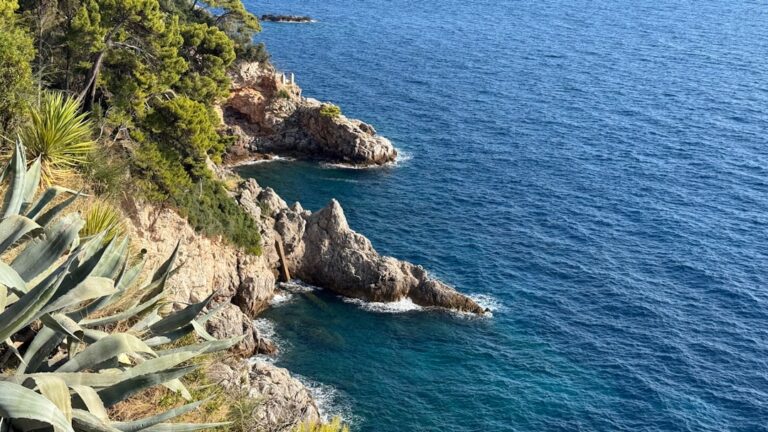 Outdoor Adventures for Solo Travelers in Dubrovnik 83 photo 1755116265452 b666a2094c42